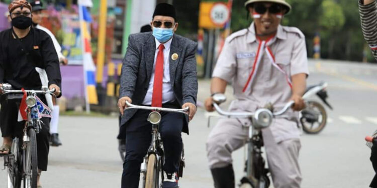 Kelilingi Kota Bontang Pakai Sepeda Onthel, Irfan Ingatkan Perjuangan Pejuang