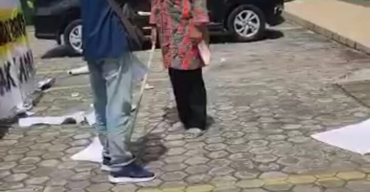 Demonstrasi Dibubarkan Paksa Oleh Oknum Dosen Pakai Gagang Sapu