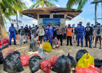HUT ke  71, Polairud Polres Bontang Gelar Kerja Bakti