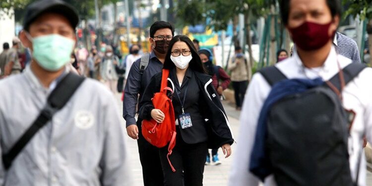 Pemerintah Longgarkan Pemakaian Masker, Idi Sarankan Kelompok Ini Tetap  Pakai