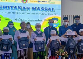 Berbagi Kebahagiaan Sempurnakan Fitrah, Majelis Taklim Muslimah Yayasan Baiturrahman Gelar Khitan Massal