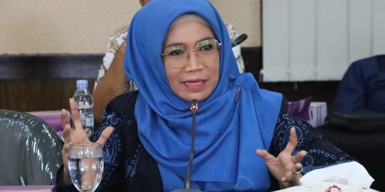 Wakil Ketua Komisi IV DPRD Kaltim Puji Setyowati soroti di Data Dapodik Penempatan Guru PPPK
