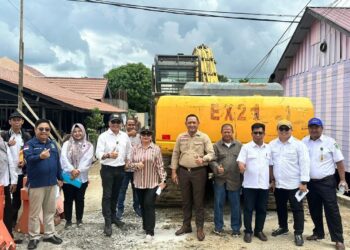 DPRD Kaltim Seno Aji Monitoring Pembangunan Proyek Drainase di Kelurahan Loa Ipuh.