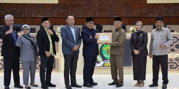 Rapat Paripurna ke-43 DPRD Kaltim Tentang Penyampaian Hasil Reses Masyarakat