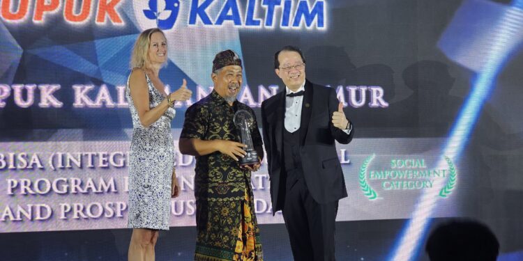 Gagas Inovasi Lingkungan Berbasis Pemberdayaan, Pupuk Kaltim Raih Penghargaan AREA 2024
