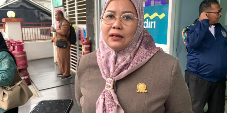 Jelang Natal dan Tahun Baru, Wakil Ketua I  DPRD Kota Bontang Siti Yarra  Beserta Jajaran Komisi II  Tinjau Kesiapan di Tiga SPBU