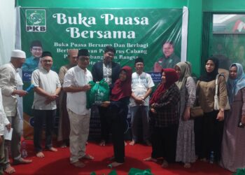 Buka Puasa Bersama dan Berbagi Berkah, DPC PKB Bontang Salurkan Bantuan Paket Sembako ke Warga dan Yatim Piatu