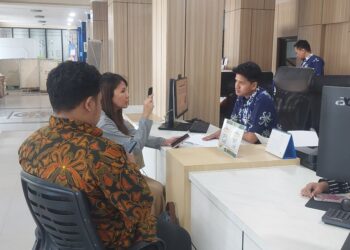 Petugas Front Desk DPM-PTSP Bontang Jadi Garda Terdepan Layanan Publik