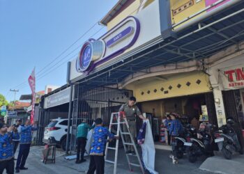 DPMPTSP Bontang Tertibkan Ratusan Reklame Rokok di 15 Kelurahan