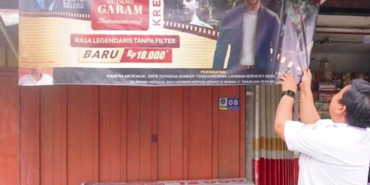 Pemkot Bontang Tertibkan Ratusan Reklame Rokok Demi Jaga Predikat Kota Layak Anak