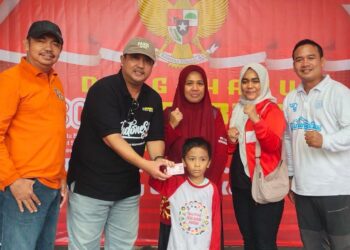 Tim Dukcapil ‘Weekend’ Layani Warga RT 9 Gunung Elai