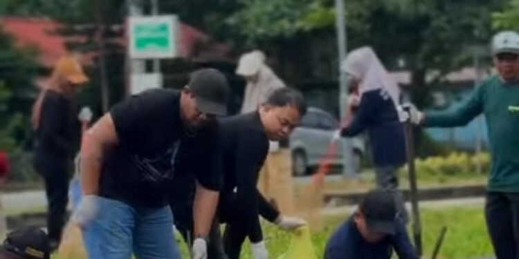 DPMPTSP Ajak Warga Jadikan Jumat Bersih sebagai Gaya Hidup Peduli Lingkungan