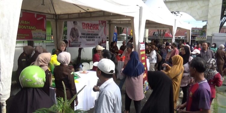 HUT ke-80, Kejari Bontang Gelar Pasar Murah Bantu Ringankan Beban Warga