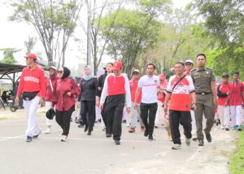 SDN 003 Bontang Utara Meriahkan HUT ke-80 RI dengan Senam Sehat dan Jalan Santai