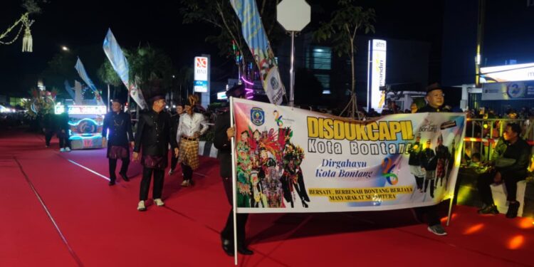 ASN Disdukcapil Bontang Ikut Lestarikan Budaya Lewat Bontang City Carnival 2025