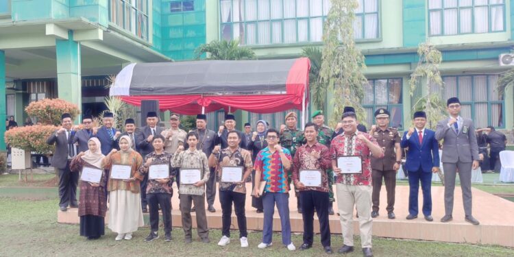Upacara Sumpah Pemuda ke-97 di Warnai Apresiasi bagi Pemuda Berprestasi di Bontang