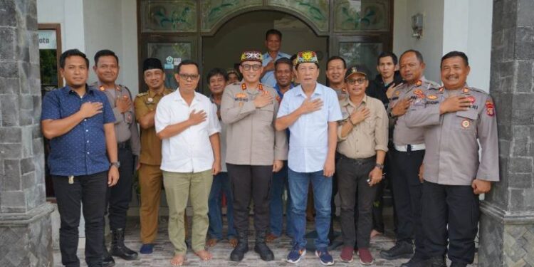 Silaturahmi Kapolres Bontang dan Dewan Adat Dayak: Menguatkan Ruang Kolaborasi Keamanan Kota