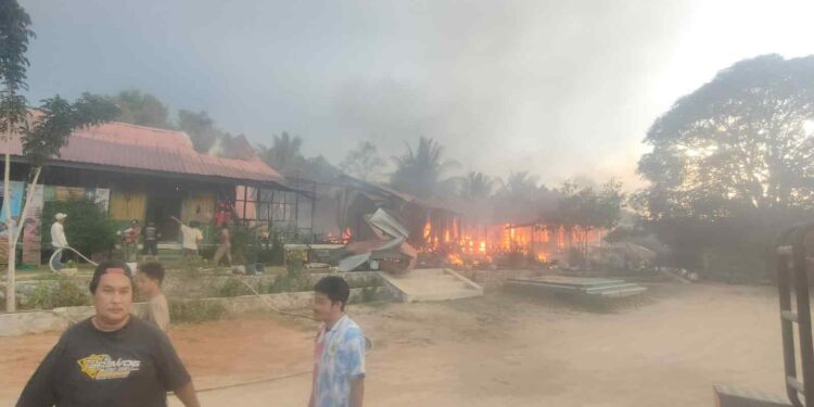 Kebakaran Hanguskan Tujuh Ruang SDN 024 Sebulu, Diduga Bermula dari Perpustakaan