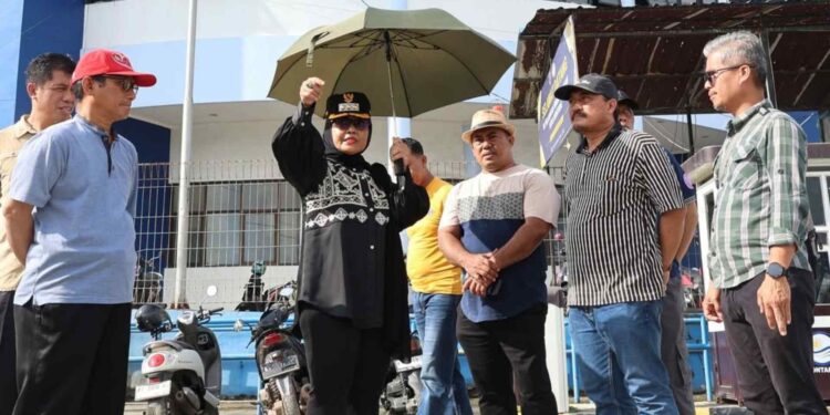 Wali Kota Bontang Soroti Sampah di Pelabuhan Loktuan, Minta Program GESIT Diterapkan Ketat