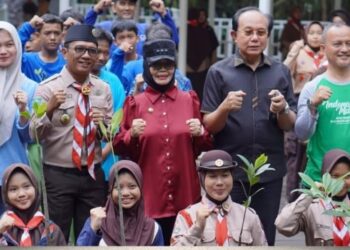 Program GESIT Menyapa Mangrove Berbas Pantai, Pelajar SMA IT Daarul Hikmah Turun Tangan Jaga Bumi