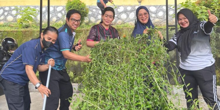 Dispopar Bontang Gelar Agenda Jumat Bersih, Pererat Kekompakan Pegawai