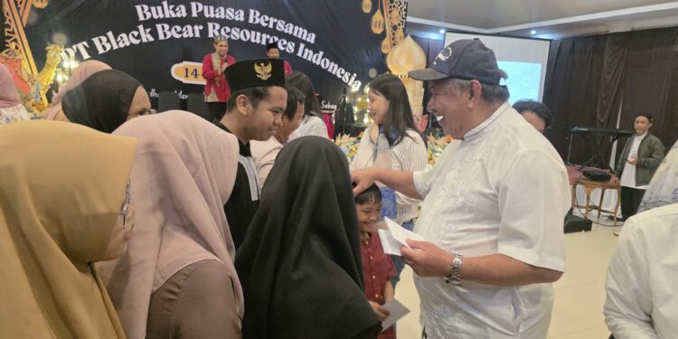 PT Black Bear Gelar Bukber Bersama Karyawan dan Keluarga, Santuni Anak Yatim