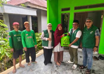 Sebar Berkah di Penghujung Ramadan, DPC PKB Bontang Salurkan Paket Sembako ke Warga