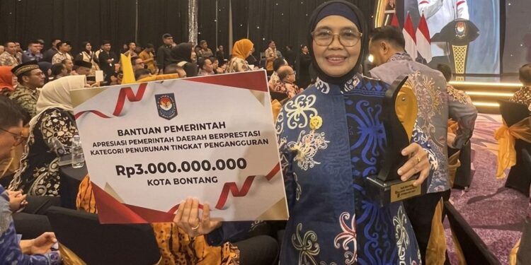 Pemkot Bontang Raih Penghargaan Nasional atas Keberhasilan Tekan Pengangguran