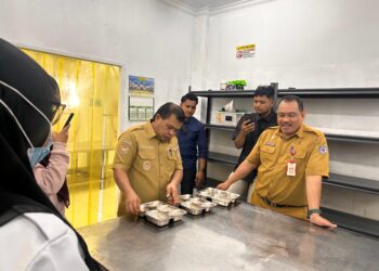 Sidak SPPG Bontang Selatan 5, Agus Haris Soroti Penerimaan Bahan Baku