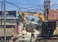 Alat Berat Proyek Trotoar HM Ardhan Mengenai Kabel Gardu, Warga Terdampak Pemadaman Listrik